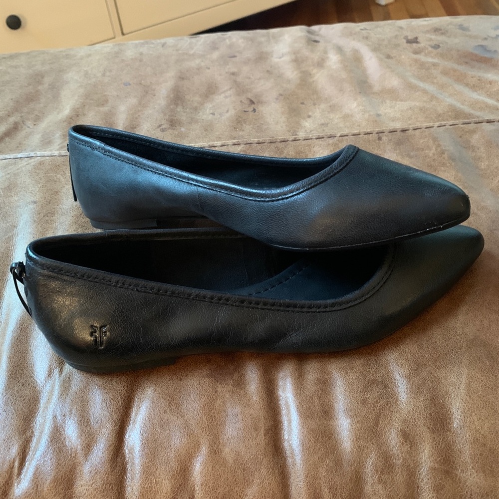 FRYE Regina Flats